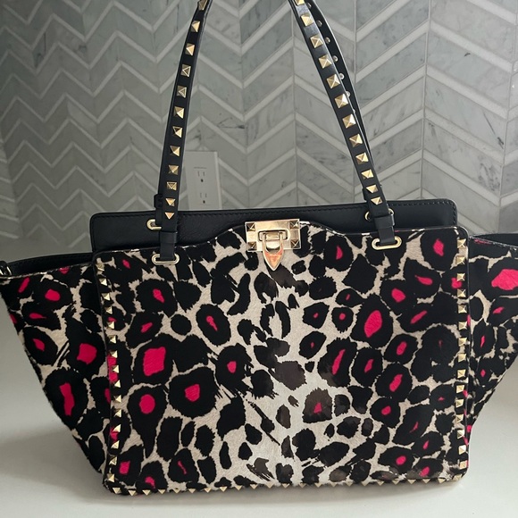 Valentino Rockstud Limited Edition Large calf skin leopard tote with strap - Picture 5 of 13